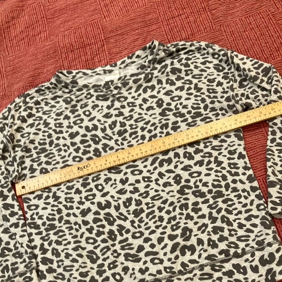 3/4 length sleeve Crew Neck Leopard Print Sweater - Picture 4 of 12
